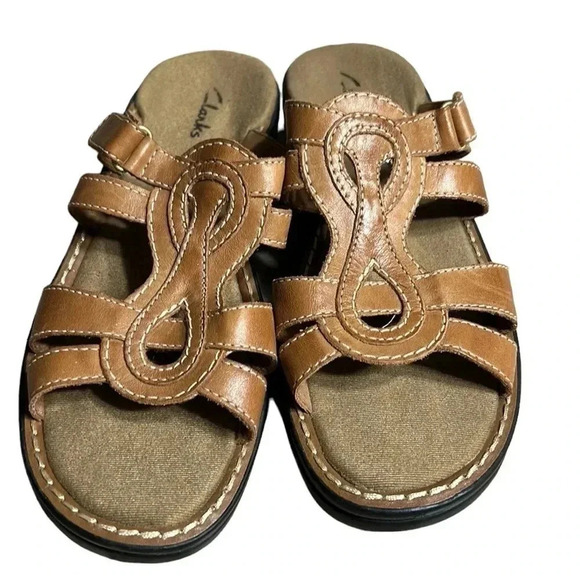 Clark s sandals ,Men size 7, Tan color,leather upper,slip on,velcro adjustable - Picture 2 of 10